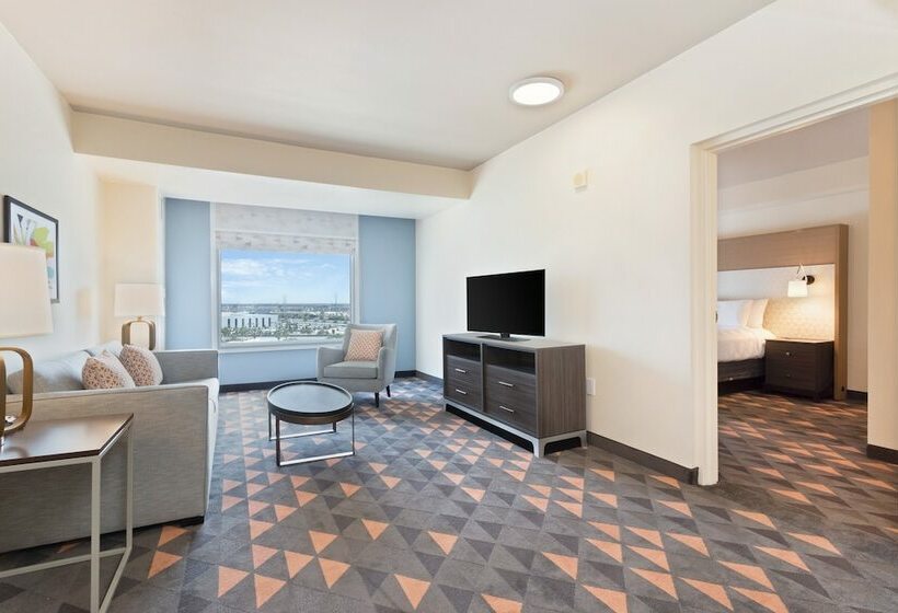 סוויטת 2 חדרי שינה, Holiday Inn & Suites Across From Universal Orlando, An Ihg