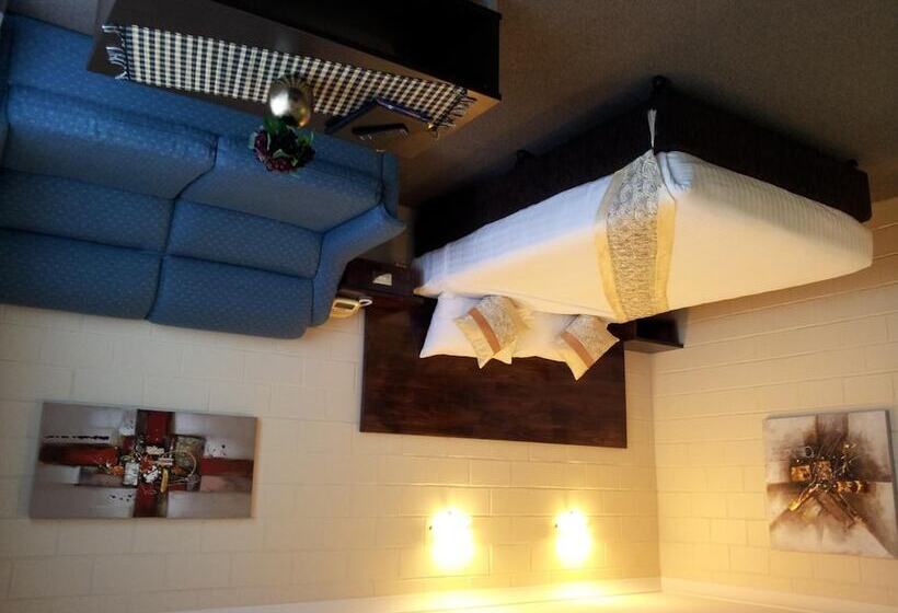 스위트, Admiral Nelson Motor Inn