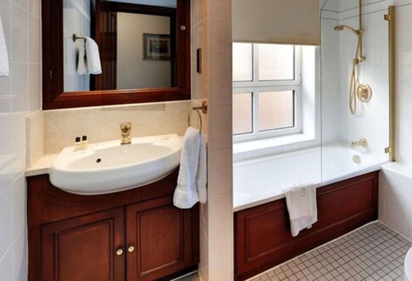 آپارتمان 3 خوابه, Carlton Court   Mayfair