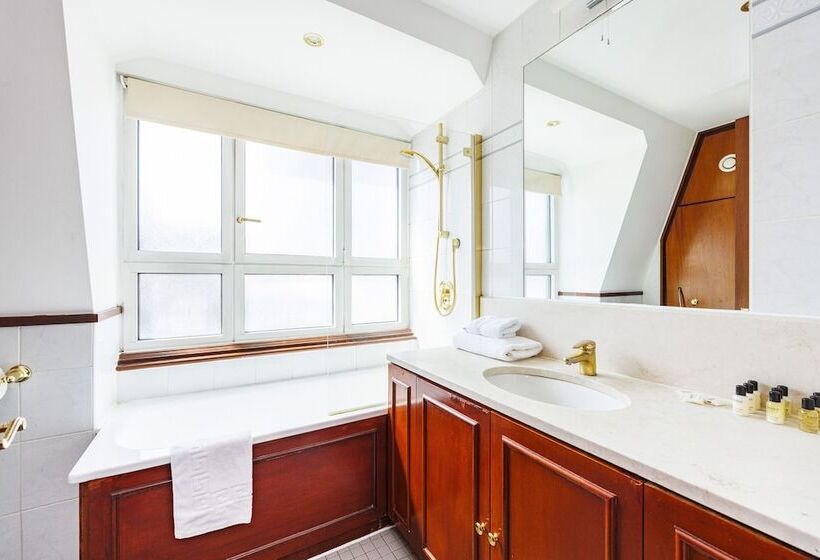 1 Bedroom Penthouse Apartment, Carlton Court   Mayfair