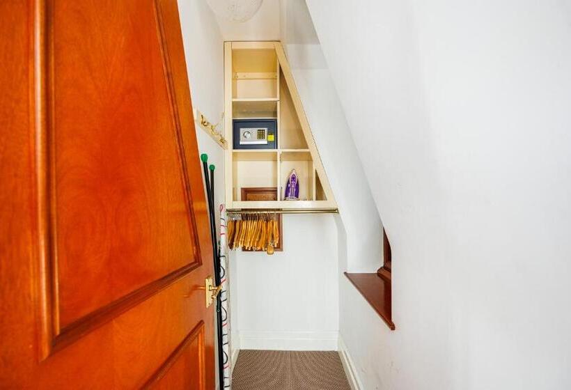 1 Bedroom Penthouse Apartment, Carlton Court   Mayfair