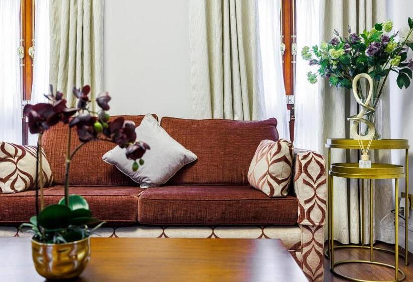 , Carlton Court   Mayfair