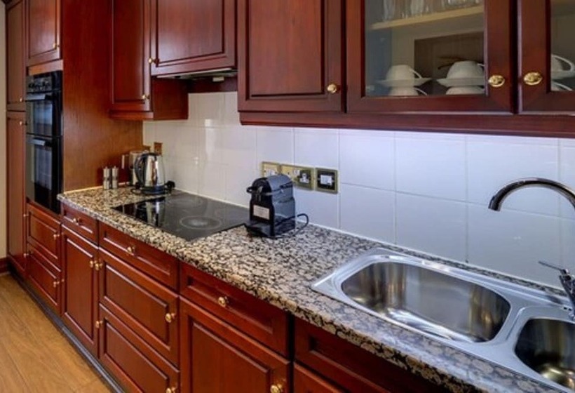آپارتمان 3 خوابه, Carlton Court   Mayfair
