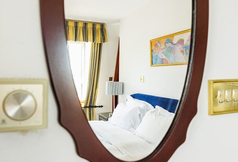 1 Bedroom Penthouse Apartment, Carlton Court   Mayfair