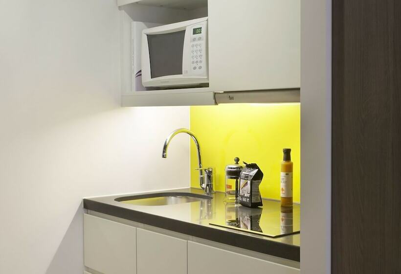 Студия Стандарт, Citadines Trafalgar Square