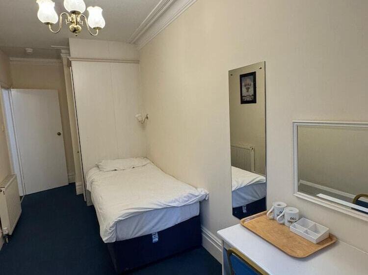Номер Стандарт Трехместный, Langford Hotel, Brighton & Hove