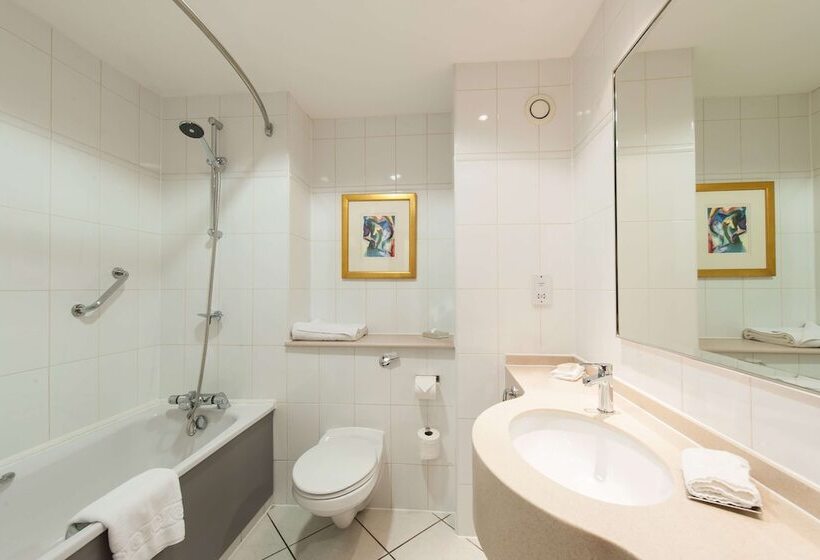 Семейный Номер Deluxe, Doubletree By Hilton Glasgow Strathclyde