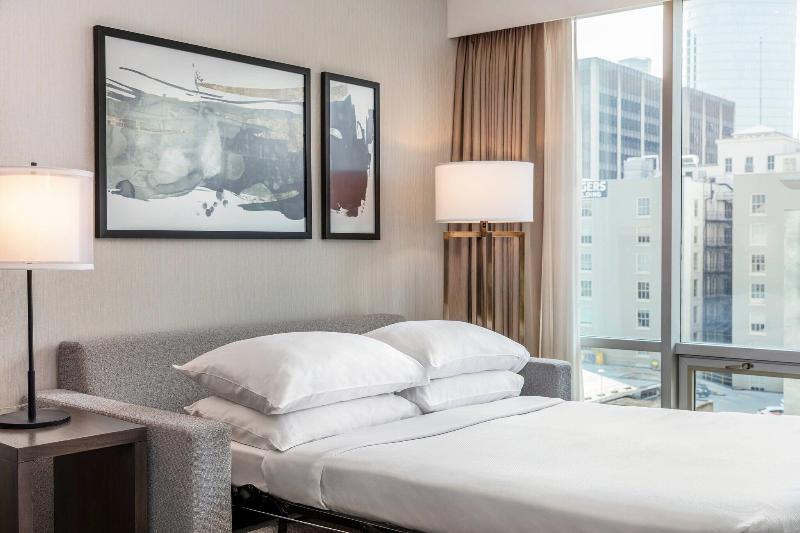 Люкс Кровать Кинг, Delta Hotels By Marriott Vancouver Downtown Suites