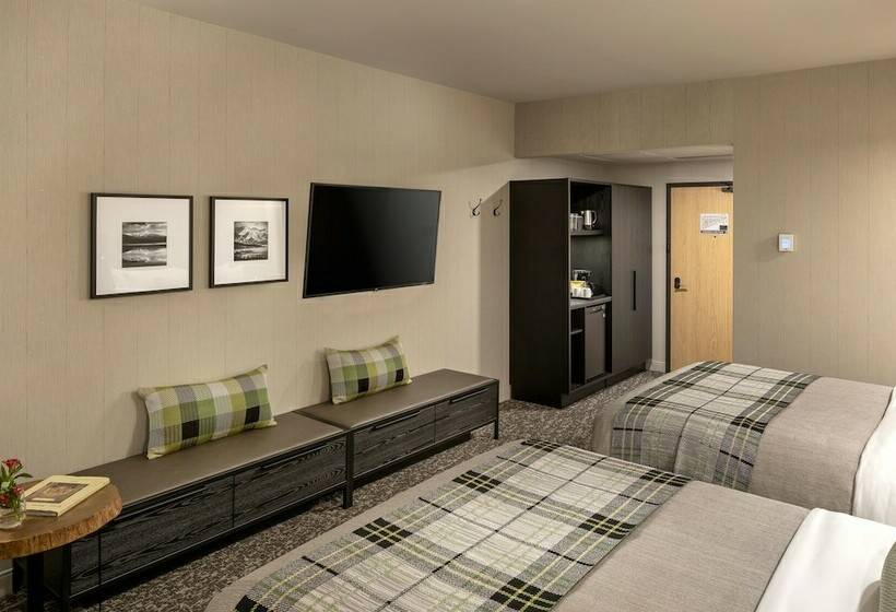 带2个双人床的标准工作室, Peaks Hotel And Suites