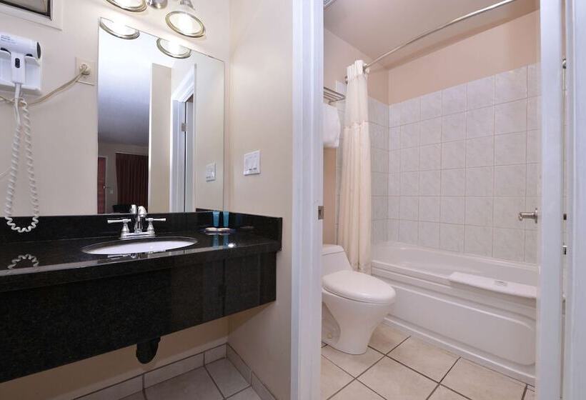 Номер Стандарт 2 Двуспальные Кровати, Canadas Best Value Inn & Suites Vernon