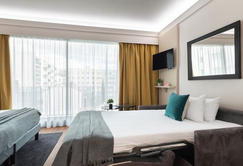 اتاق استاندارد سه نفره, Hôtel Charlemagne By Happyculture