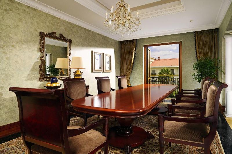 اتاق اجرایی, Sheraton Addis, A Luxury Collection Hotel, Addis Ababa