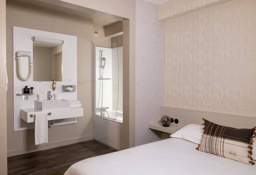 Номер Стандарт, L'hôtel