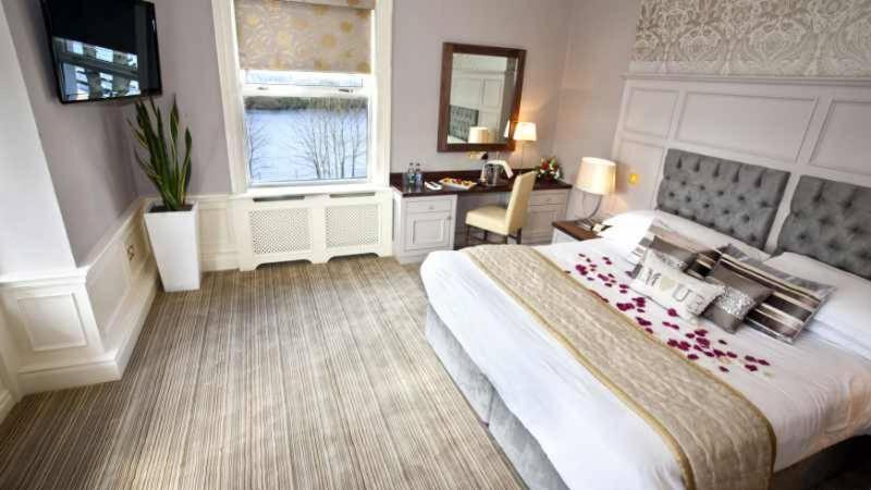 Superior room with lake view, The Lakeside Hotel & Leisure Centre