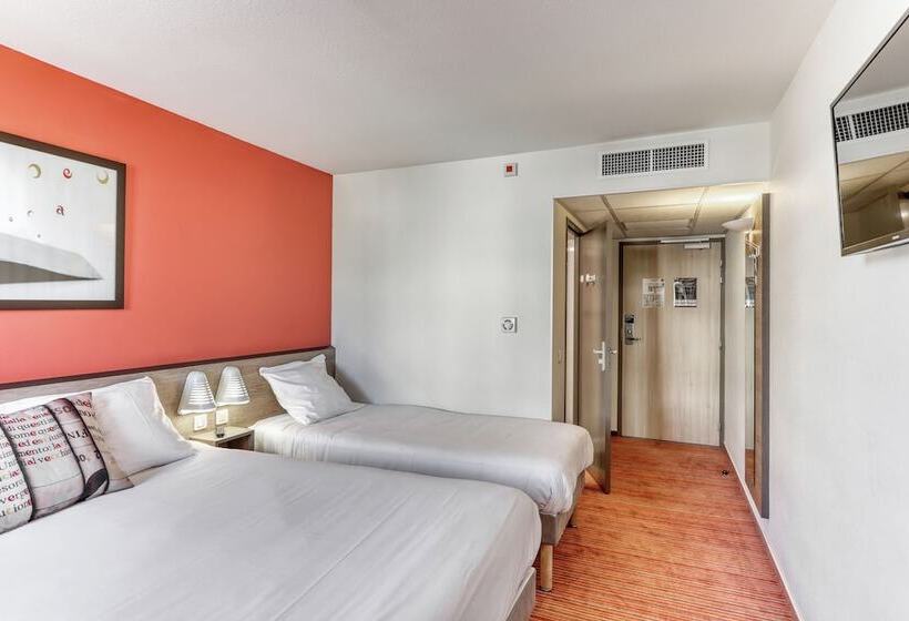 חדר סטנדרט לשלושה, Ace Hotel Montluçon