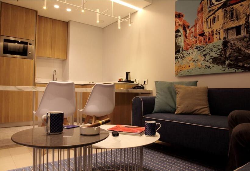 سوئیت با بالکن, Monot Suites