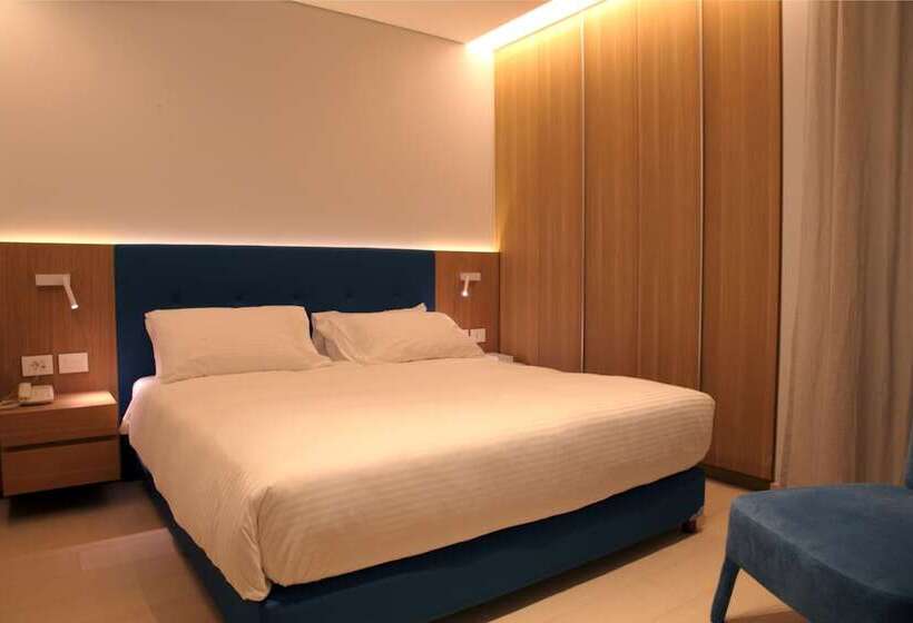سوئیت با بالکن, Monot Suites