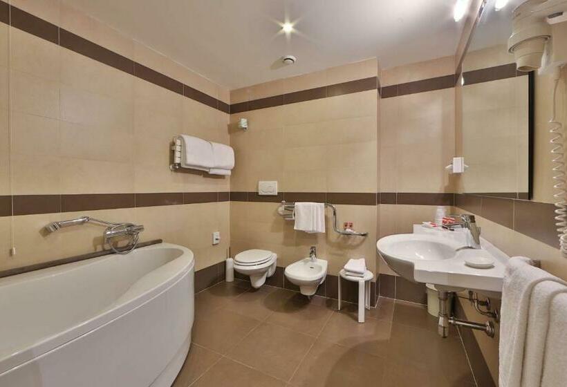 اتاق استاندارد سه نفره, Best Western Grand Hotel Guinigi