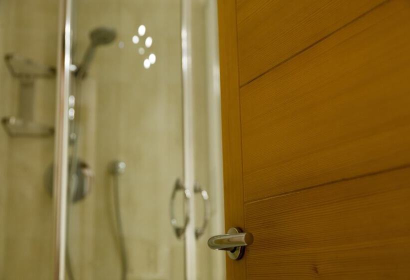 اتاق استاندارد چهار تخته, Style Hotel Grifone