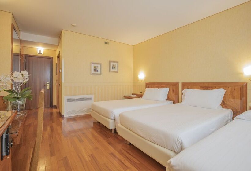 스탠다드 트리플 룸, Montresor Hotel Tower