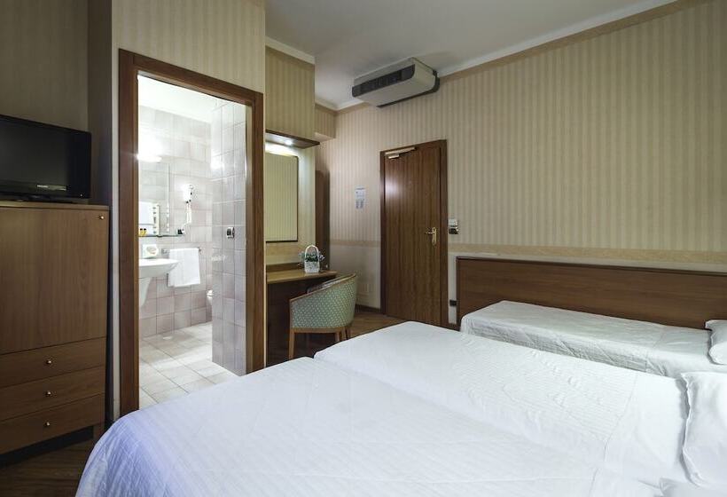اتاق استاندارد سه نفره, Nuovo Hotel Del Porto