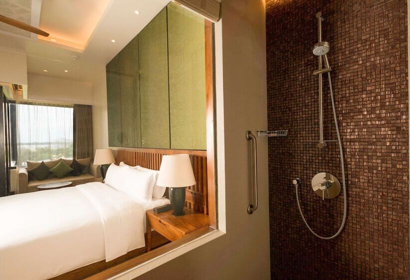 اتاق لوکس با چشم‌انداز باغ, Doubletree By Hilton Weerawila Rajawarna Resort