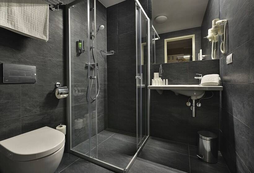 Quarto Estandar com Sacada, Ea Hotel New Town