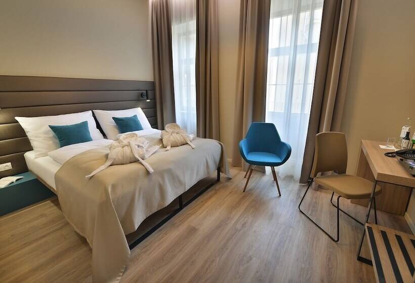 Quarto Estandar com Sacada, Ea Hotel New Town