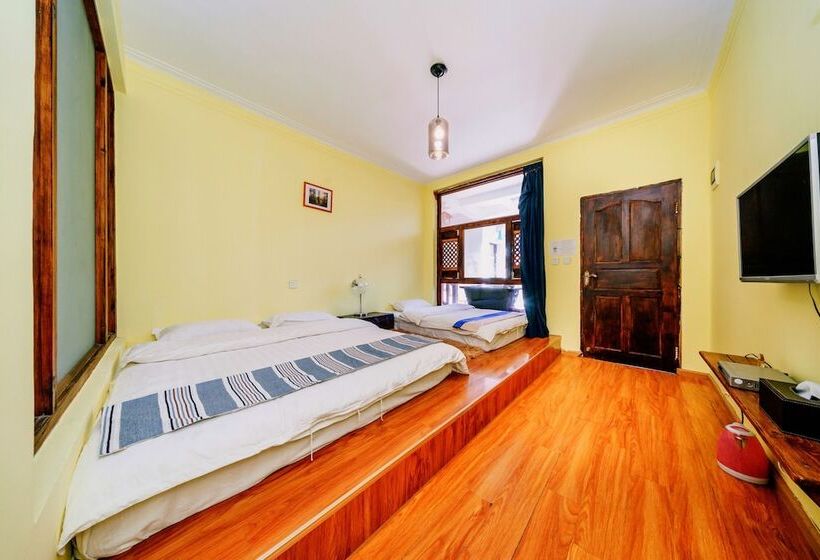 Family Room, Summer Flowers Inn