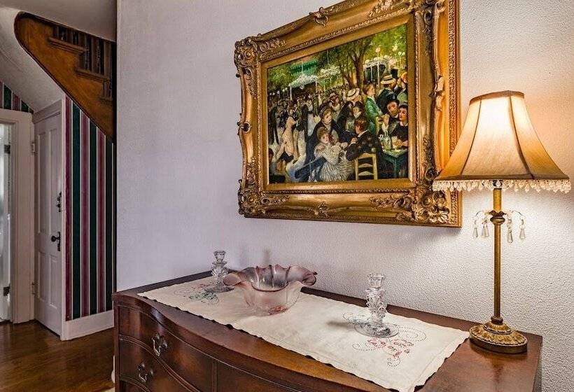 Студия Премиум, The Swan House