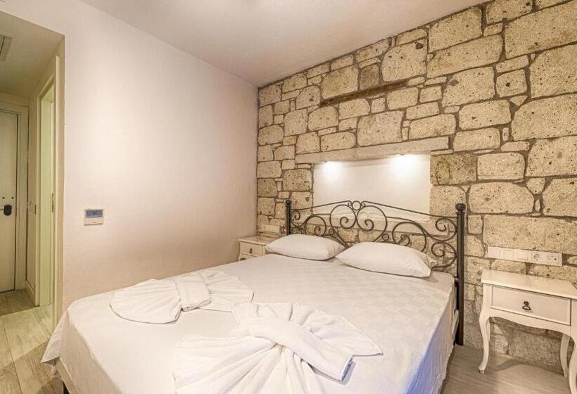 غرفة قياسية مزوَّدة بشُرفة, Bademli Konak Otel