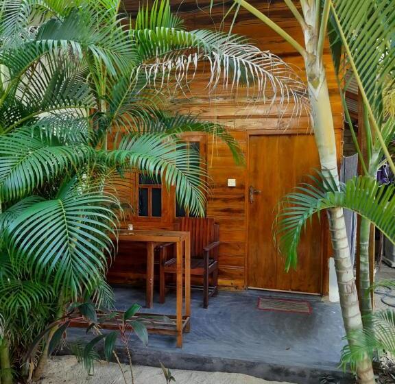غرفة قياسية مزوَّدة بشُرفة, Eagle Resort Arugambay