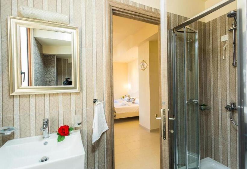 סוויטת ג'וניור עם מרפסת, Polyxenia Suites