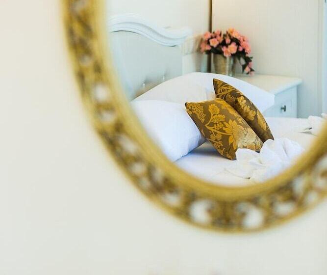 סוויטה דלוקס, Polyxenia Suites