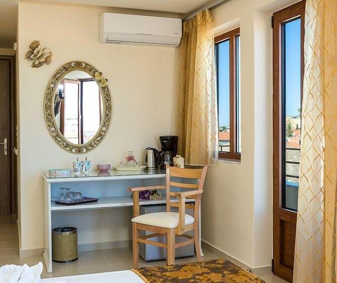 סוויטה דלוקס, Polyxenia Suites