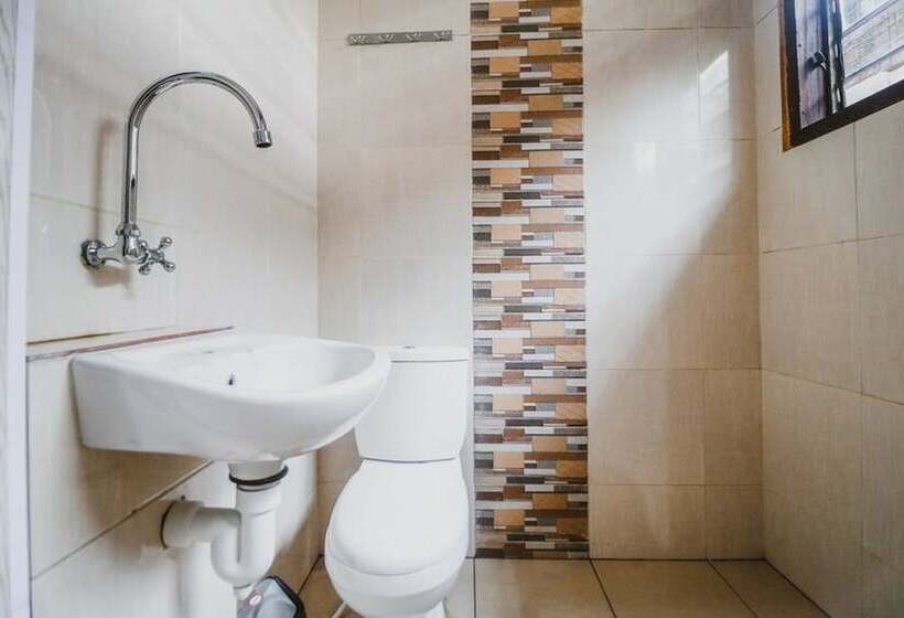 Номер Economy, Reddoorz Near Millennium Ict Center Medan