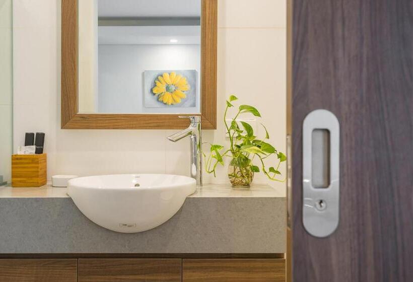 استودیوی سوپریور, Narcissus Hotel & Apartment