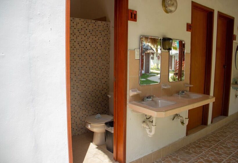 חדר אקונומי, Golden Paradise Hostel