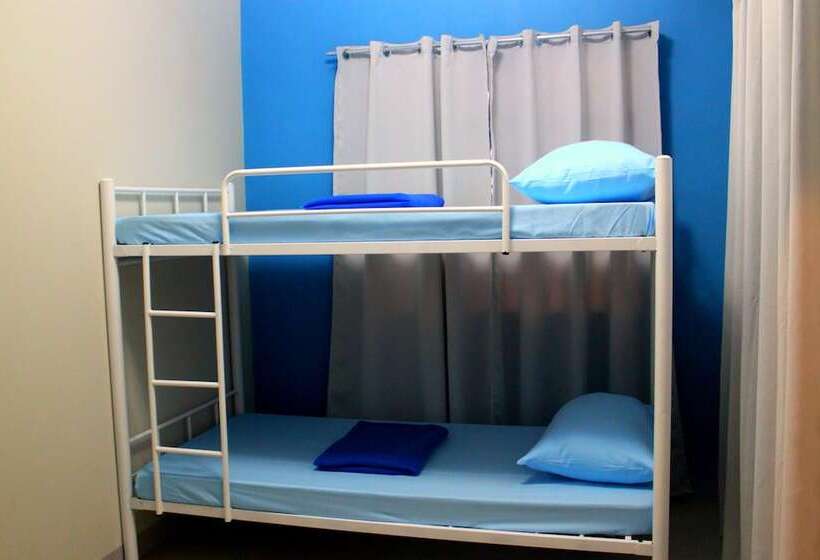 تختخواب در اتاق مشترک, Sea Breeze Hostel