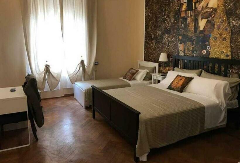 اتاق استاندارد سه تخته با سرویس بهداشتی مشترک, Central City Genova