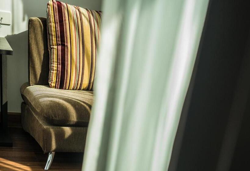 Quarto Deluxe, Winner Sriracha Serviced Apartment