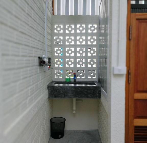 带共用浴室的标准房间, Silla House