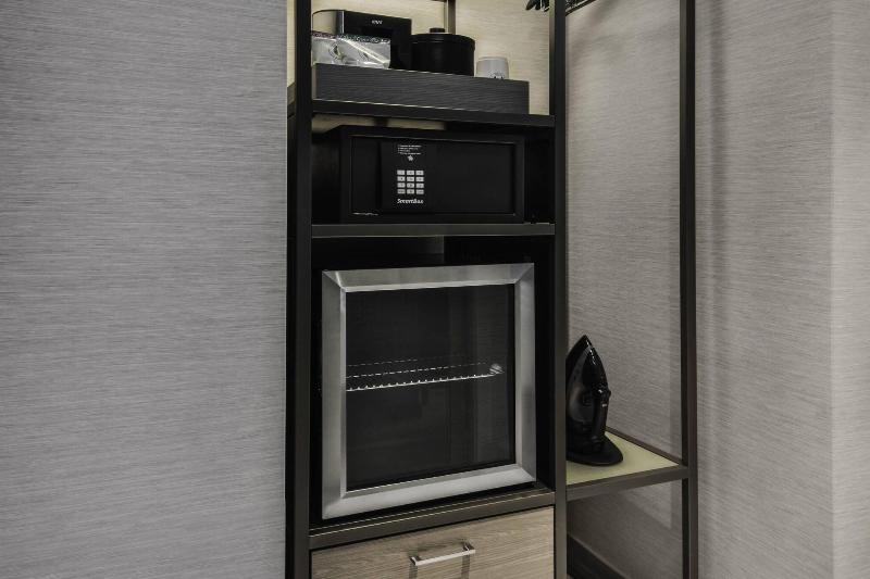 Люкс Кровать Кинг, Ac By Marriott Charlotte