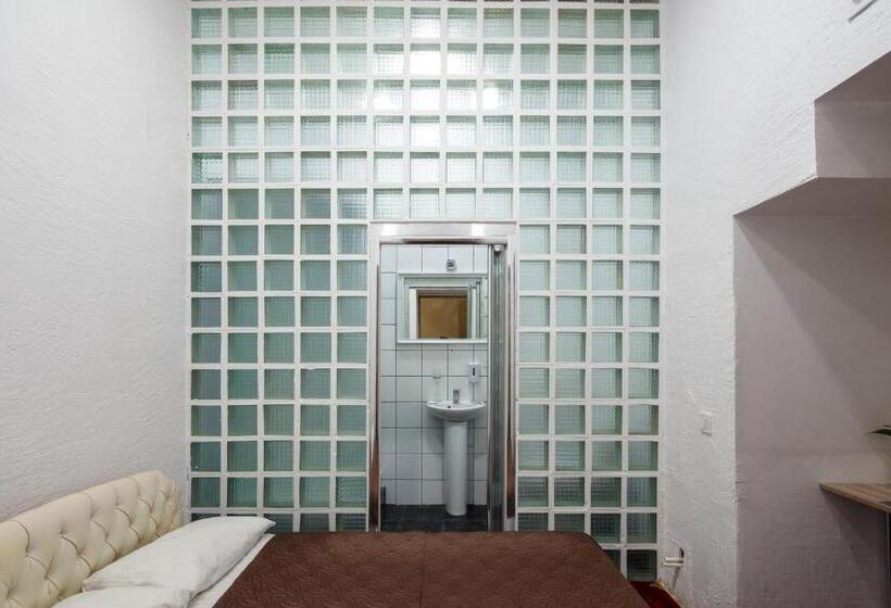 اتاق اکونومی, Mezzanine