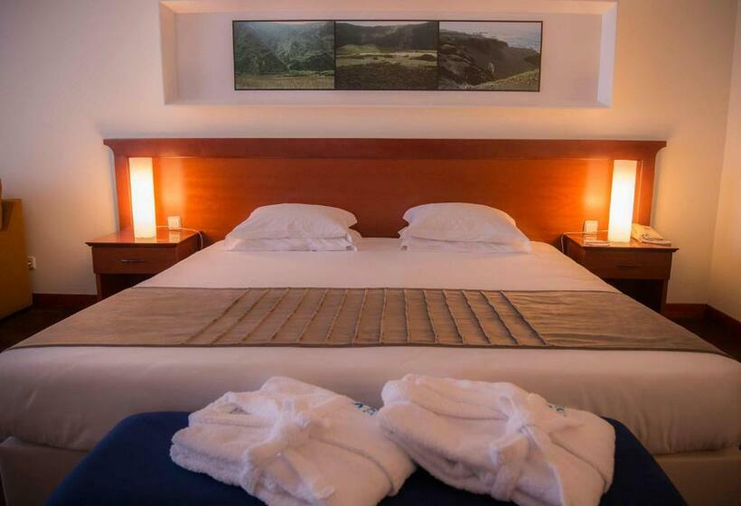 Номер Deluxe Вид на Море с Балконом, Azoris Faial Garden - Resort Hotel