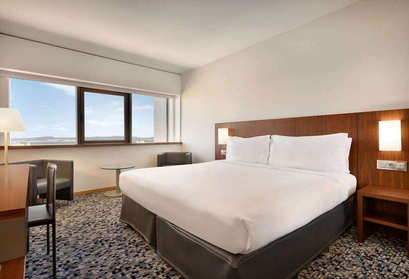 سوئیت با چشم‌انداز رودخانه, Ramada By Wyndham Lisbon