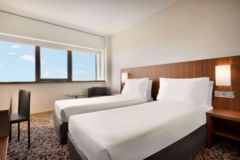 اتاق سوپریور با چشم‌انداز رودخانه, Ramada By Wyndham Lisbon