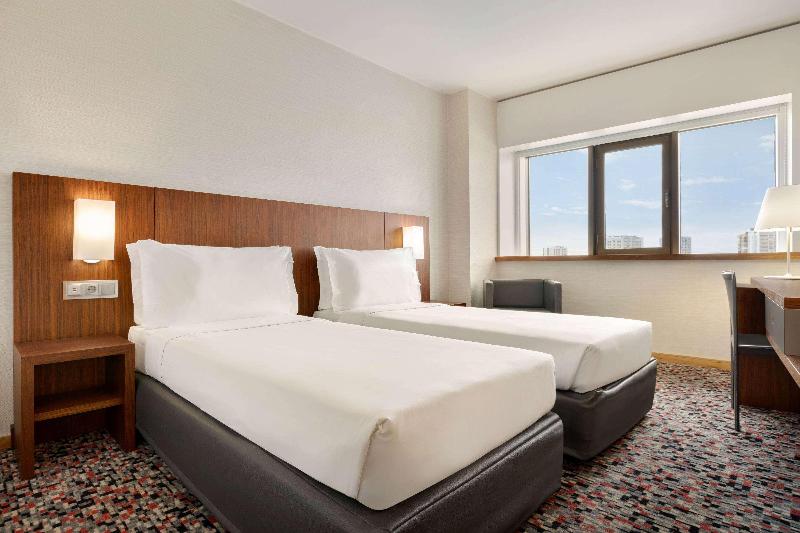 اتاق استاندارد با چشم‌انداز شهر, Ramada By Wyndham Lisbon