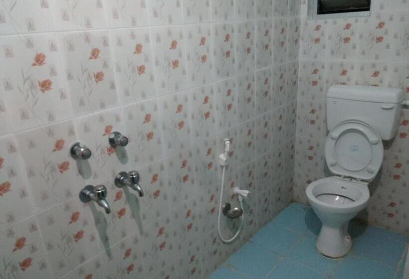 Deluxe Quadruple Room, Goroomgo Gokul Anand Bhawan Puri