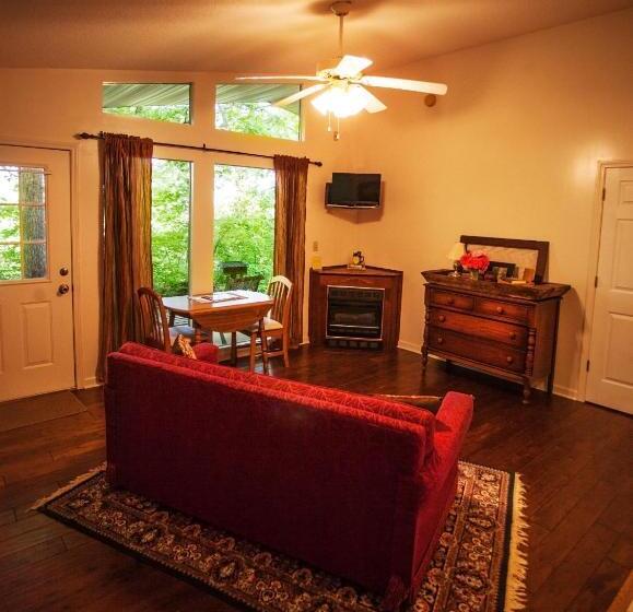 1间卧室的房子, Nolichuckey Bluffs Bed & Breakfast Cabins